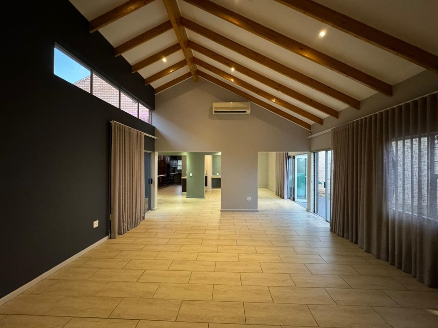 4 Bedroom Property for Sale in Pentagon Park Free State